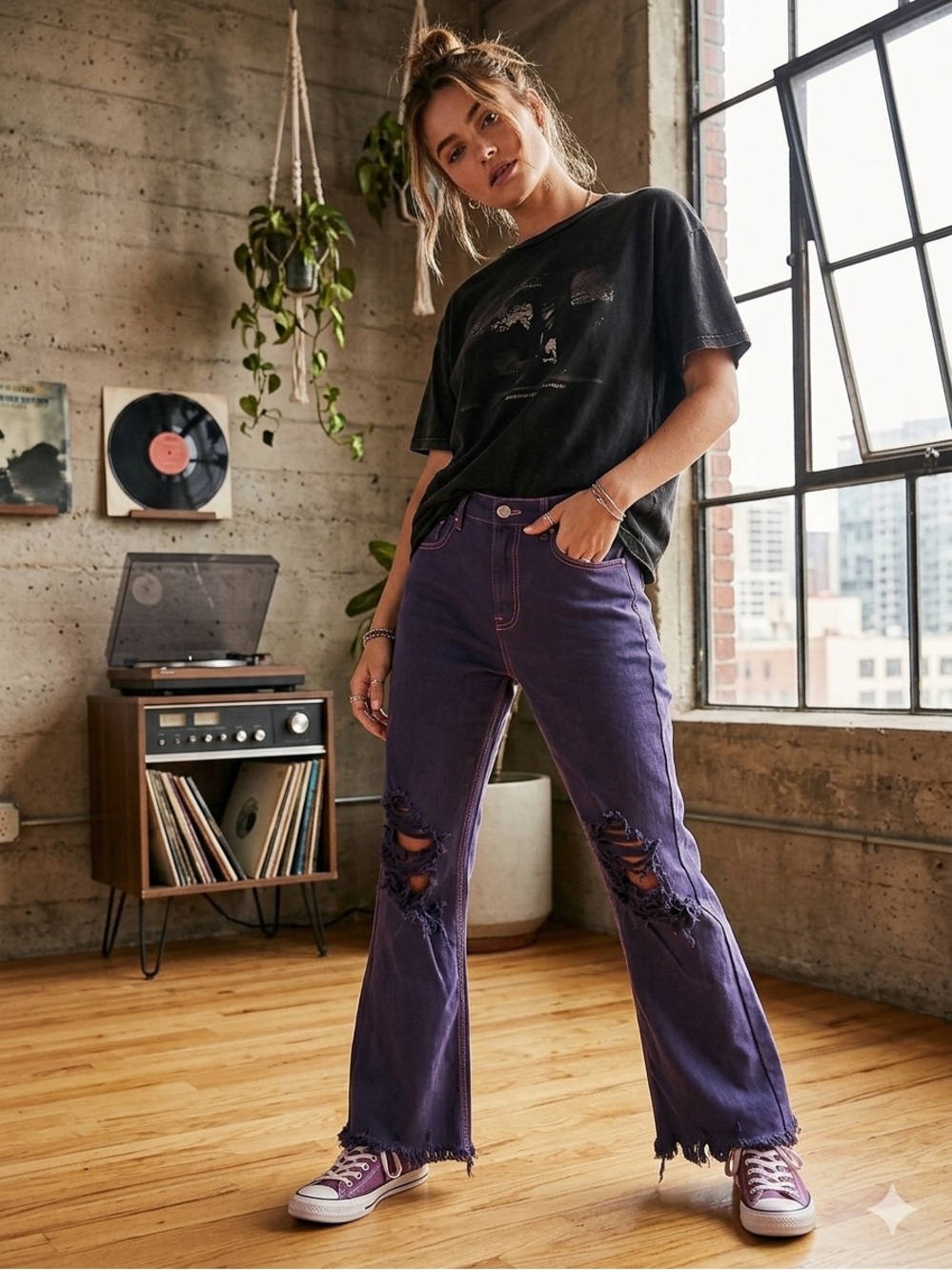 Risen Jeans Distressed Jeans with cool pink stitching with a raw hem